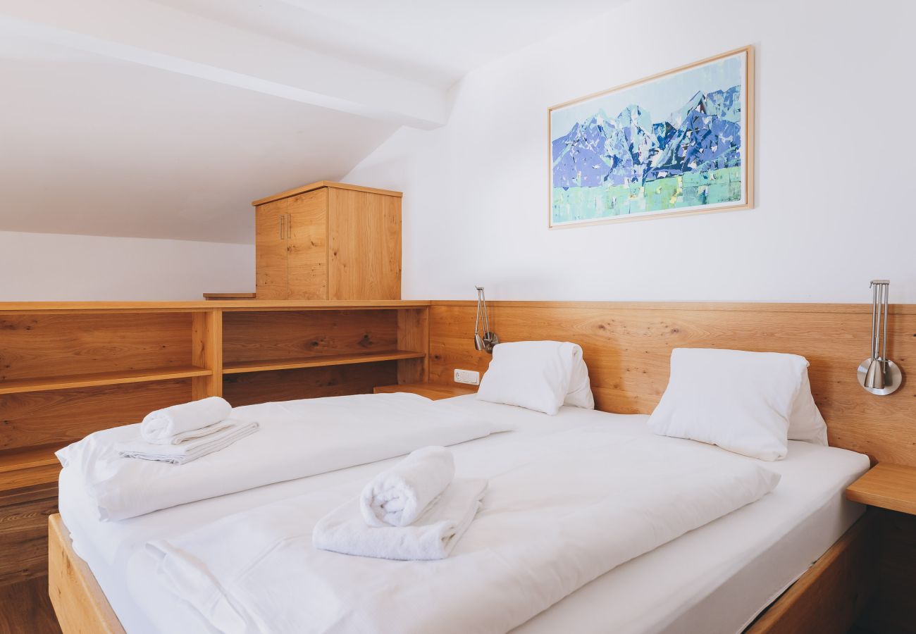 Bedroom in the holiday apartment Haus Altenberger Apartments by we rent. Cozy double bed with bedding.